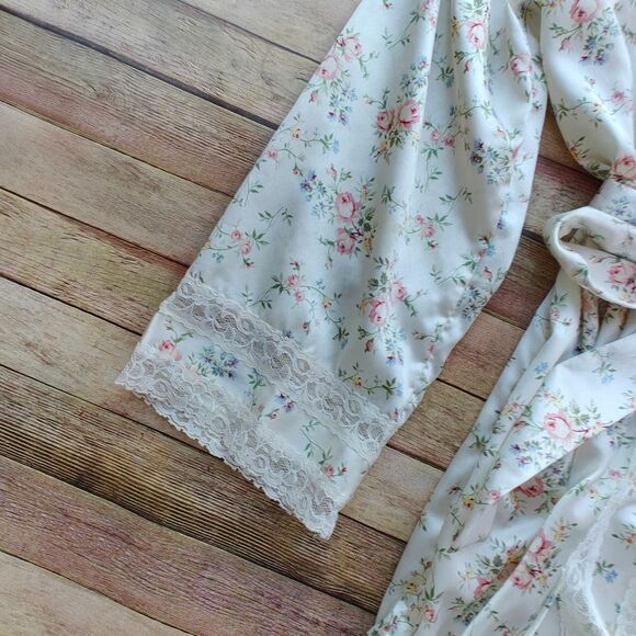 Valentino Intimo Robe Size Small Neiman Marcus White Floral Lace - Picture 6 of 9